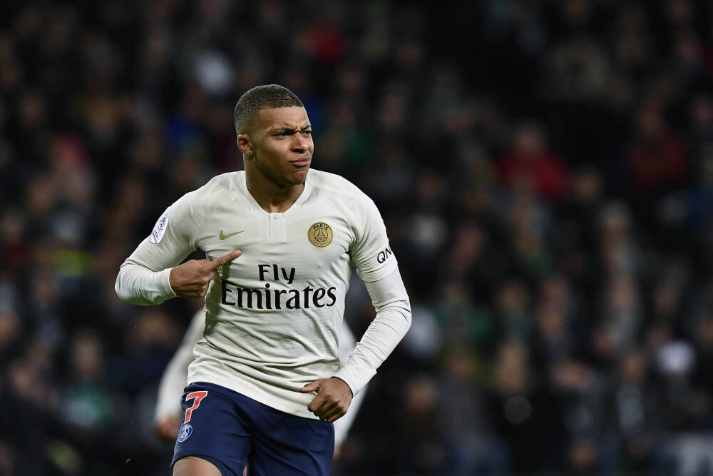 于汉超一脸不甘，申花外援还未续约，斯帅两招被摸透 2场决战更难